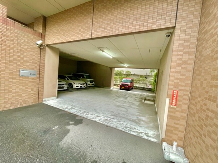 物件外観写真3　(駐車場)