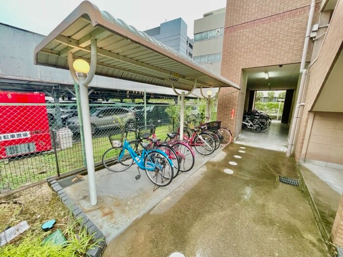 物件外観写真4　(駐輪場)