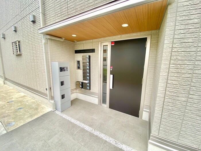 物件外観写真3　(エントランス部分)