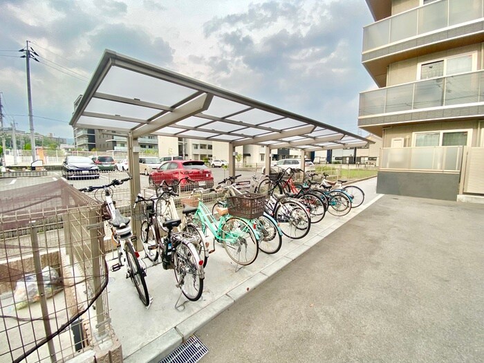 物件外観写真4　(駐輪場)