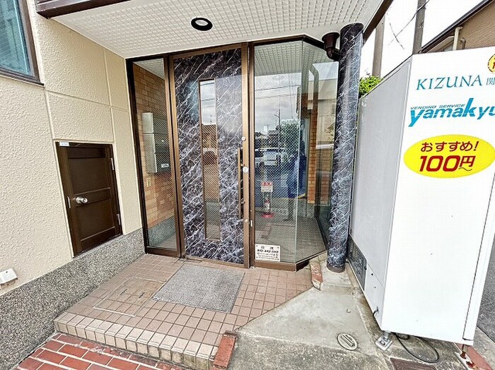 物件外観写真2　(エントランス部分)