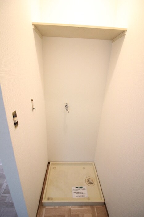 物件内観写真8　(洗濯機置場)