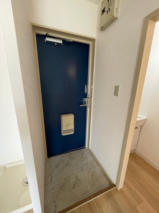 物件内観写真16　(玄関)