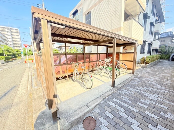 物件外観写真4　(駐輪場)