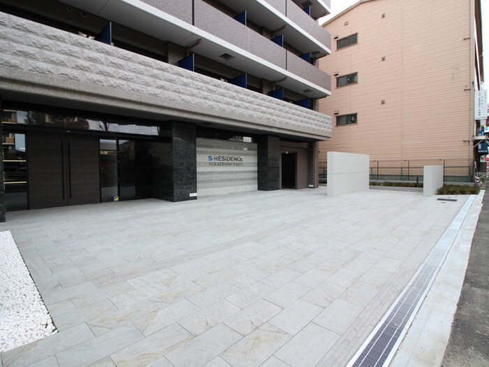 物件外観写真2　(エントランス部分)