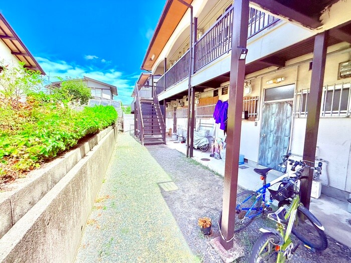 物件外観写真4　(エントランス部分)