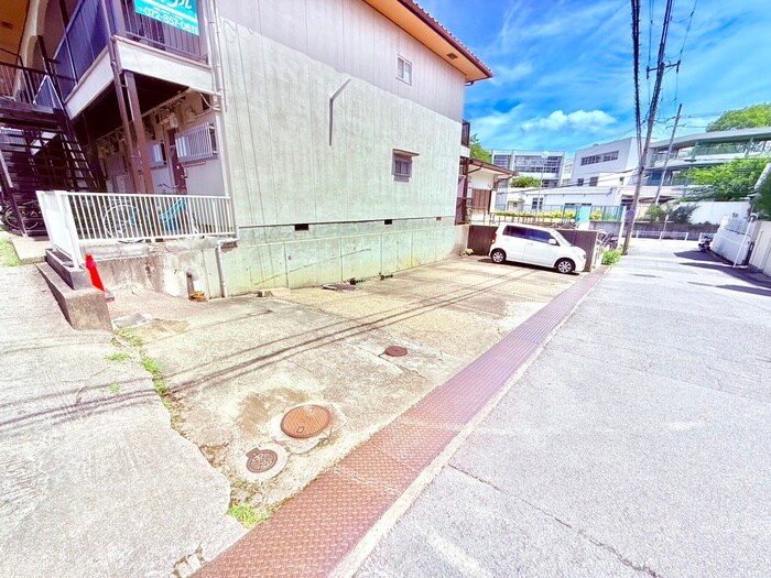 物件外観写真6　(駐車場)