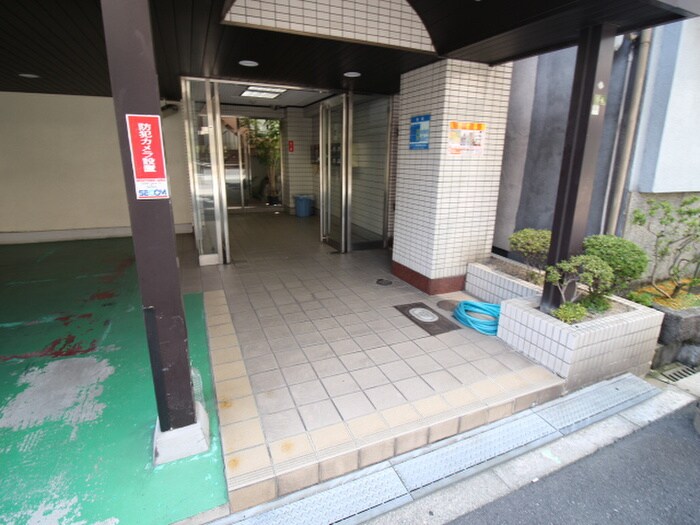 物件外観写真5　(エントランス部分)