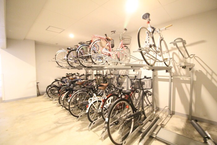 物件外観写真4　(駐輪場)