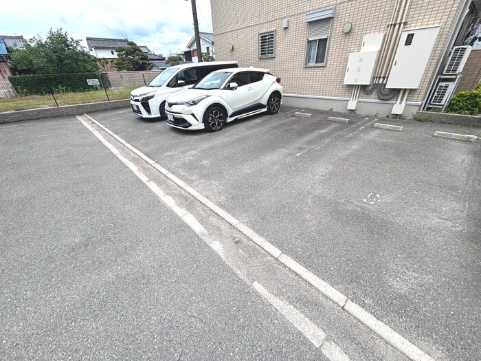 物件外観写真4　(駐車場)