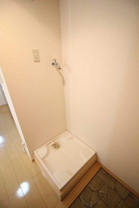 物件内観写真12　(洗濯機置場)