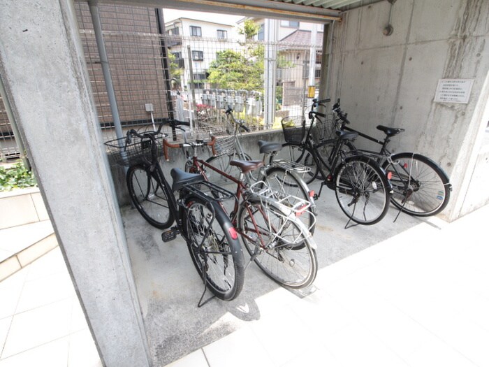 物件外観写真3　(駐輪場)