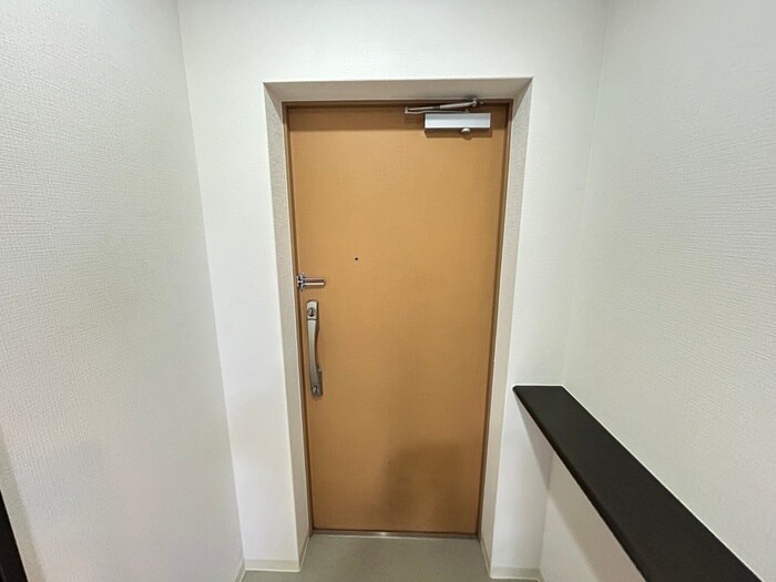 物件内観写真16　(玄関)