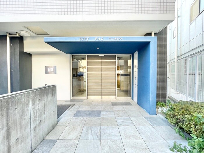 物件外観写真2　(エントランス部分)