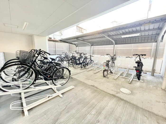 物件外観写真3　(駐輪場)