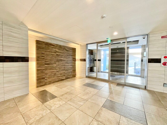 物件外観写真6　(エントランス部分)