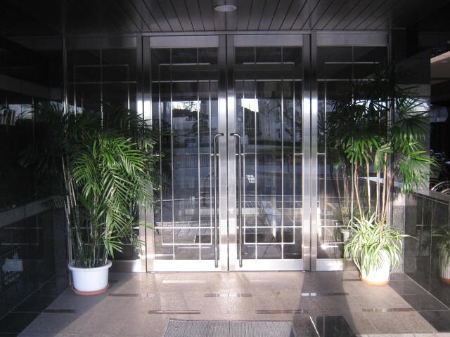物件外観写真6　(エントランス部分)