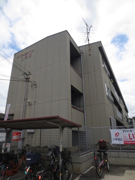 リバ－サイド１号館外観写真