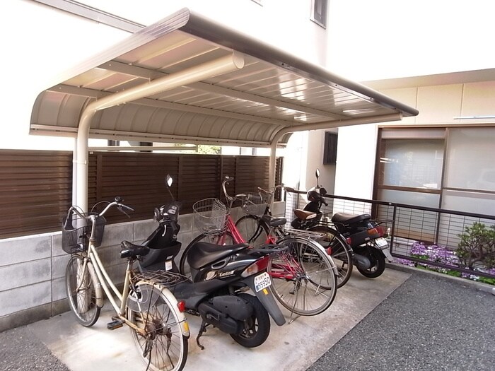 物件外観写真3　(駐輪場)
