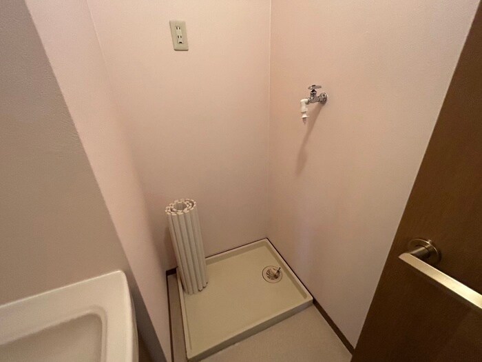 物件内観写真11　(洗濯機置場)