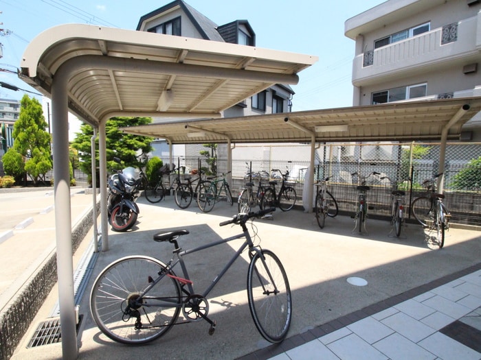 物件外観写真4　(駐輪場)