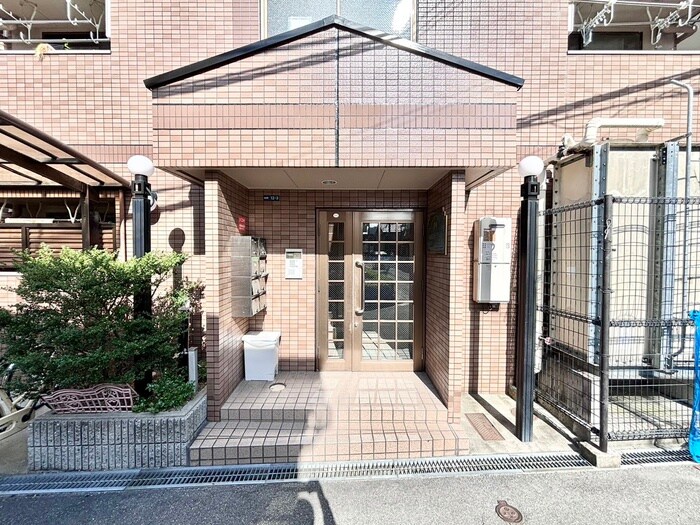 物件外観写真5　(エントランス部分)