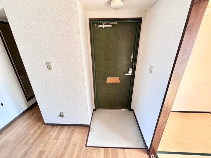 物件内観写真17　(玄関)