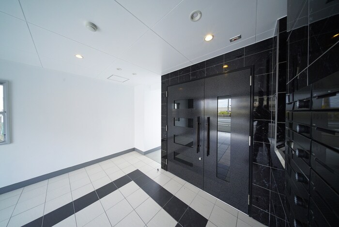 物件外観写真4　(エントランス部分)