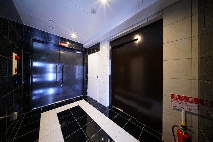 物件外観写真6　(エントランス部分)