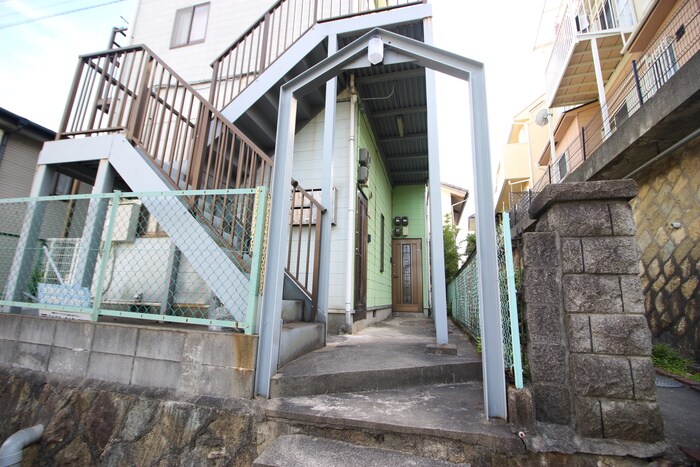 物件外観写真2　(エントランス部分)