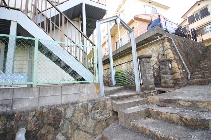 物件外観写真4　(エントランス部分)