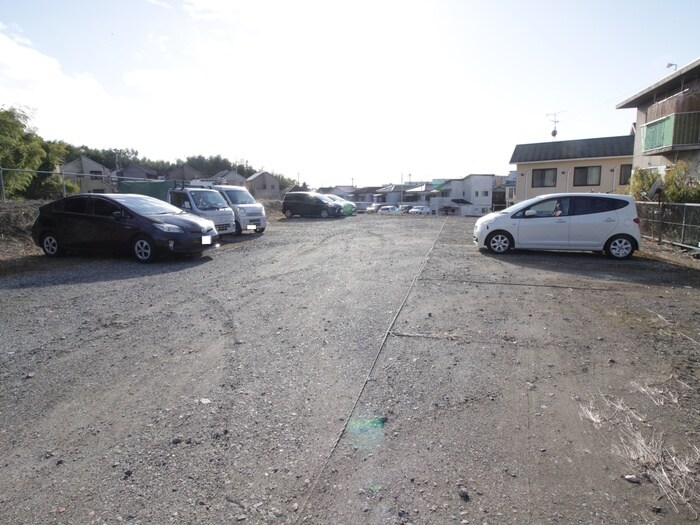 物件外観写真5　(駐車場)