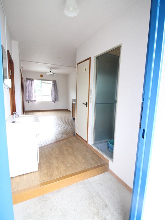 物件内観写真16　(玄関)