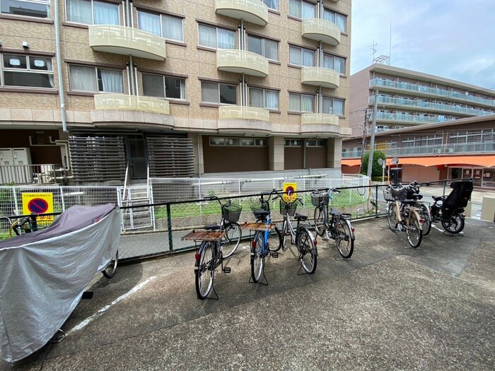 物件外観写真5　(駐輪場)