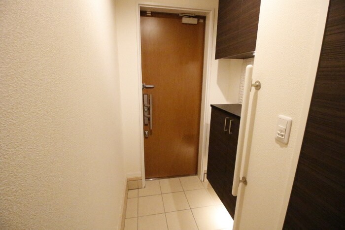 物件内観写真5　(玄関)