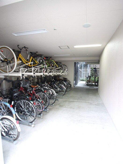 物件外観写真4　(駐輪場)