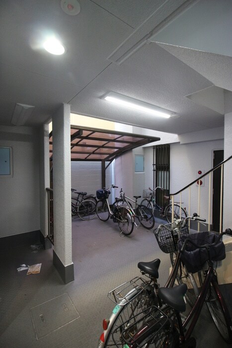 物件外観写真3　(駐輪場)