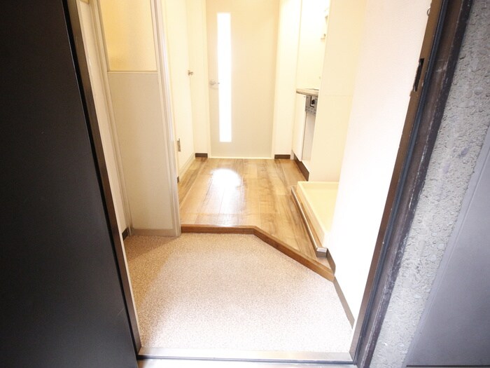 物件内観写真15　(玄関)