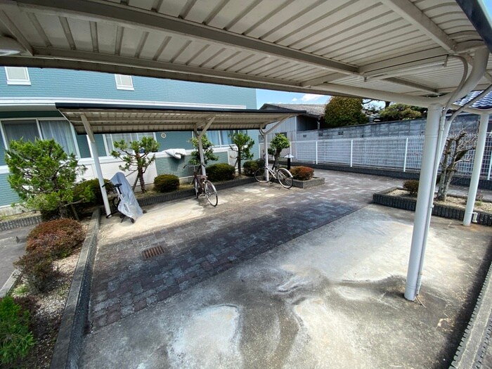 物件外観写真4　(駐輪場)