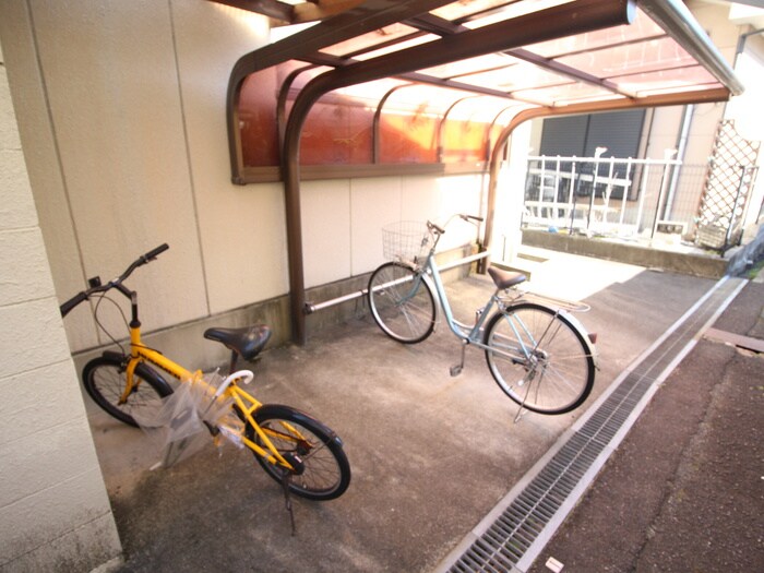 物件外観写真3　(駐輪場)