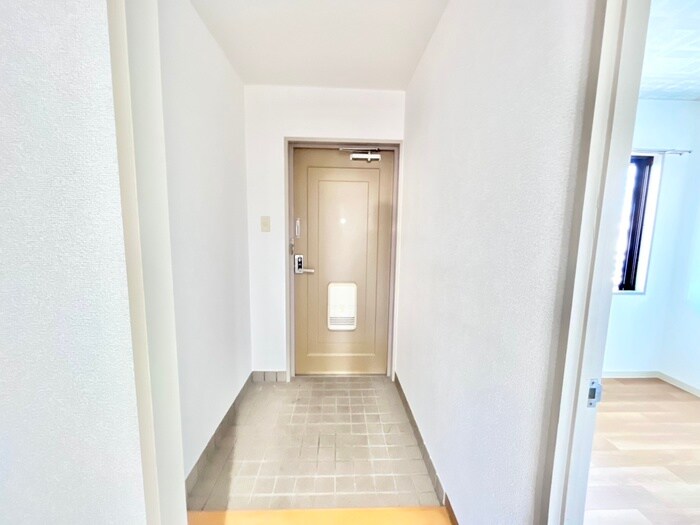 物件内観写真18　(玄関)