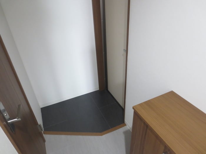 物件内観写真7　(玄関)