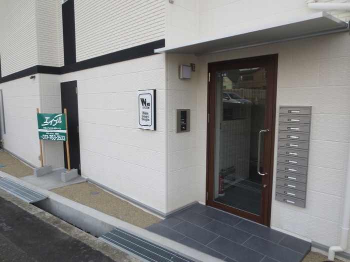 物件外観写真3　(エントランス部分)