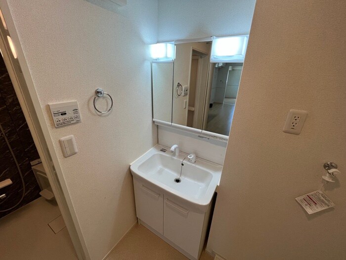 物件内観写真9　(洗面)