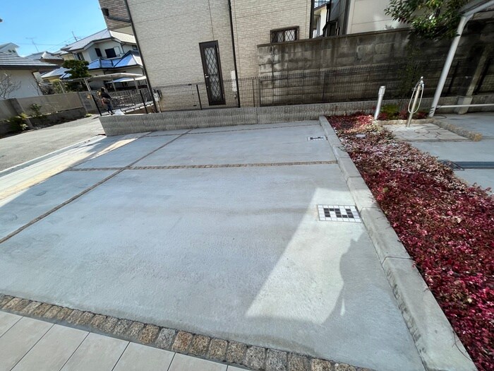 物件外観写真4　(駐車場)