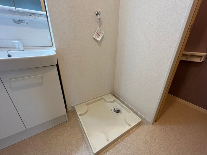 物件内観写真10　(洗濯機置場)