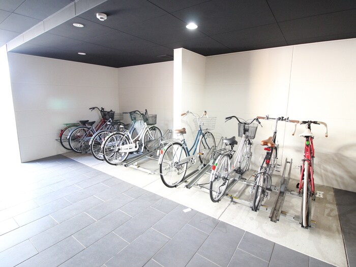 物件外観写真5　(駐輪場)