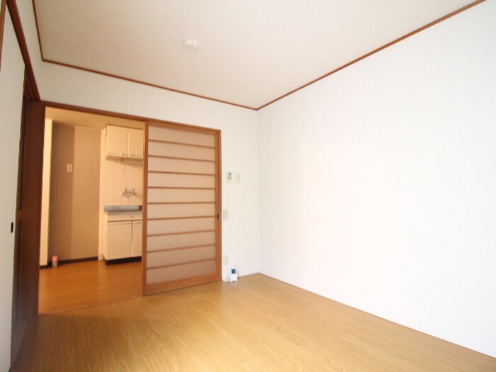 物件内観写真4　(居室)