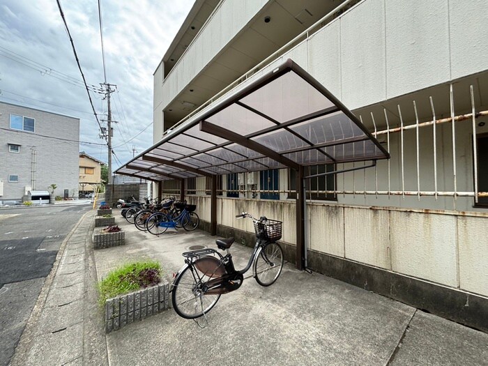 物件外観写真2　(駐輪場)