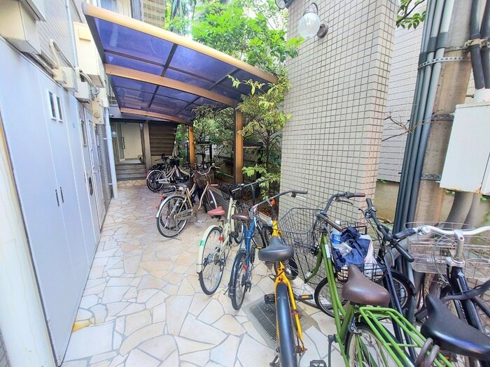 物件外観写真3　(駐輪場)